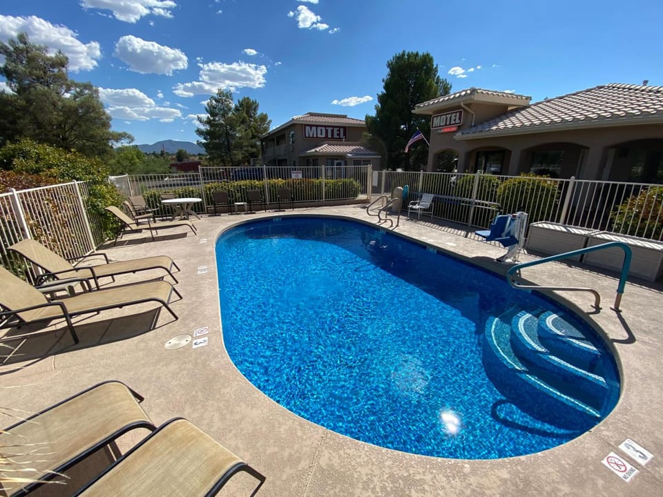 Pines Inn & Suites Motel in Cottonwood