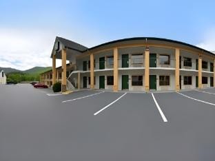 Suites Biltmore East Hotel in Swannanoa