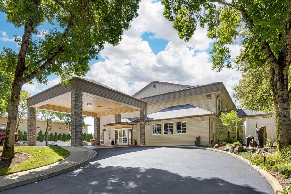 Best Western Plus Prairie Inn Hotel in Albany
