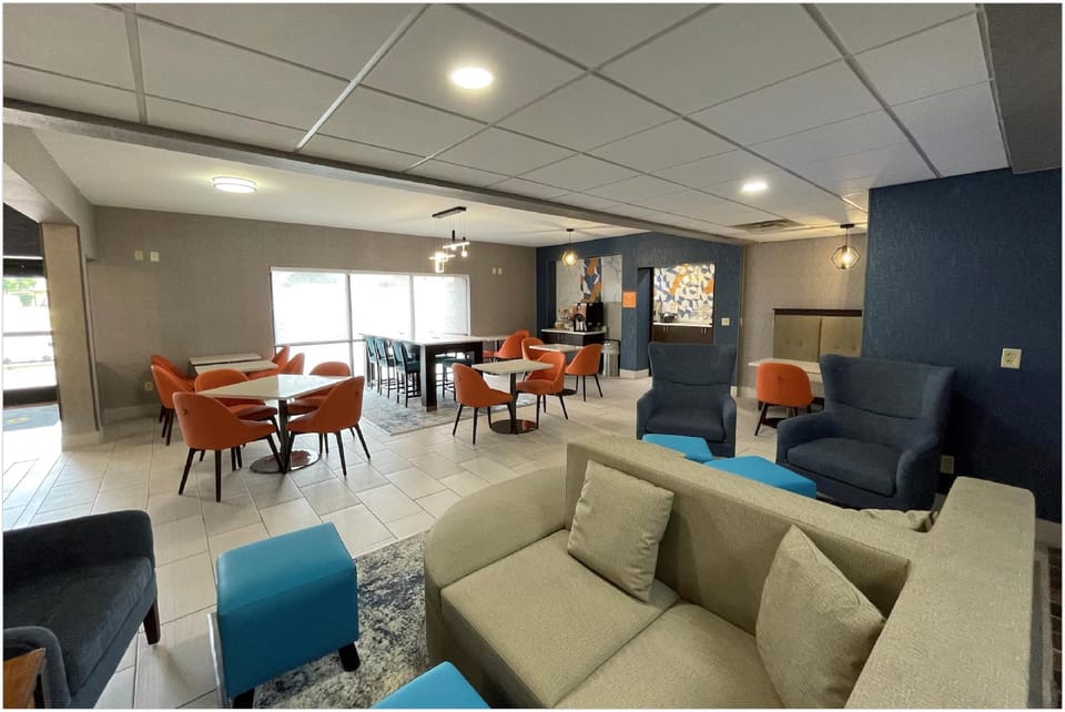 La Quinta Inn & Suites by Wyndham Fayetteville I-95 Hotel in Fayetteville