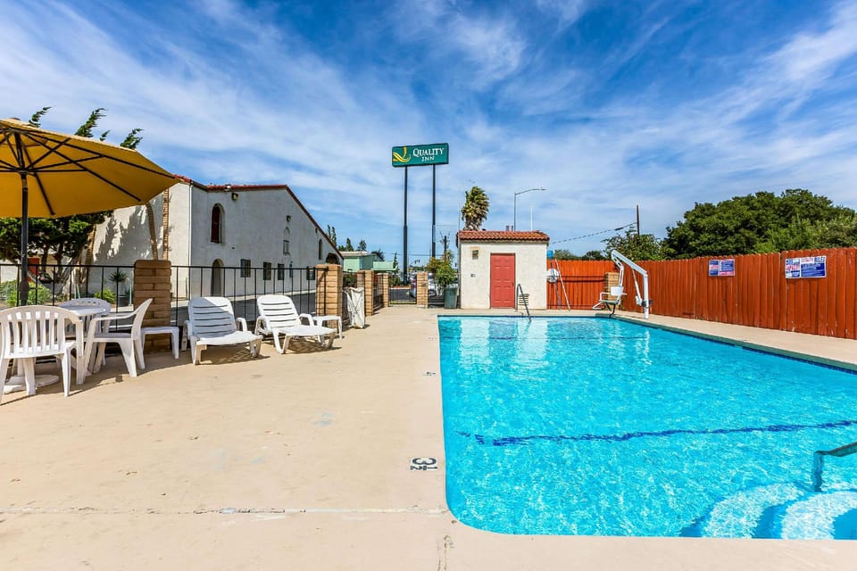 Quality Inn Near Fort Hunter Liggett Hotel in Sierra Nevada