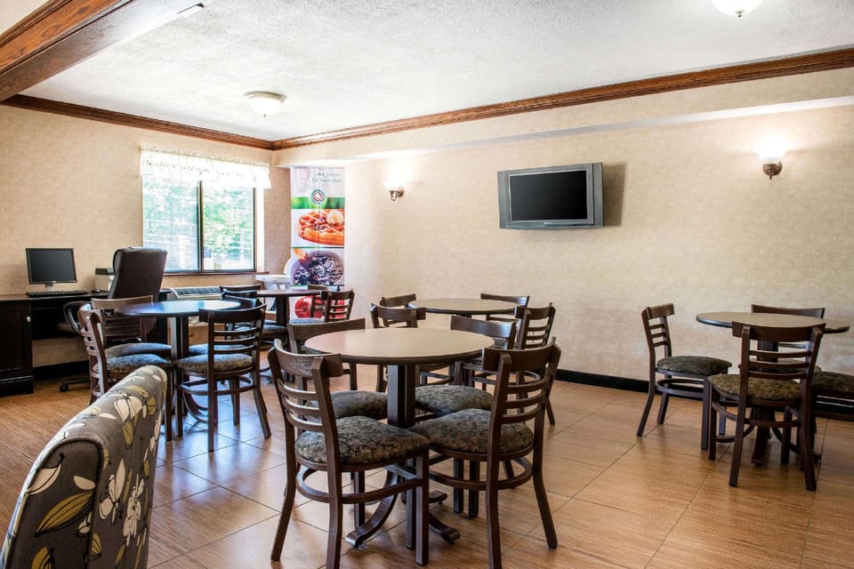 Quality Inn Meadville Hotel in Lake Erie