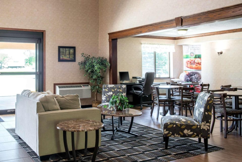 Quality Inn Meadville Hotel in Lake Erie