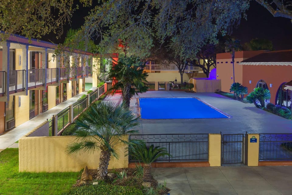 Days Inn by Wyndham Uvalde Hotel in Uvalde