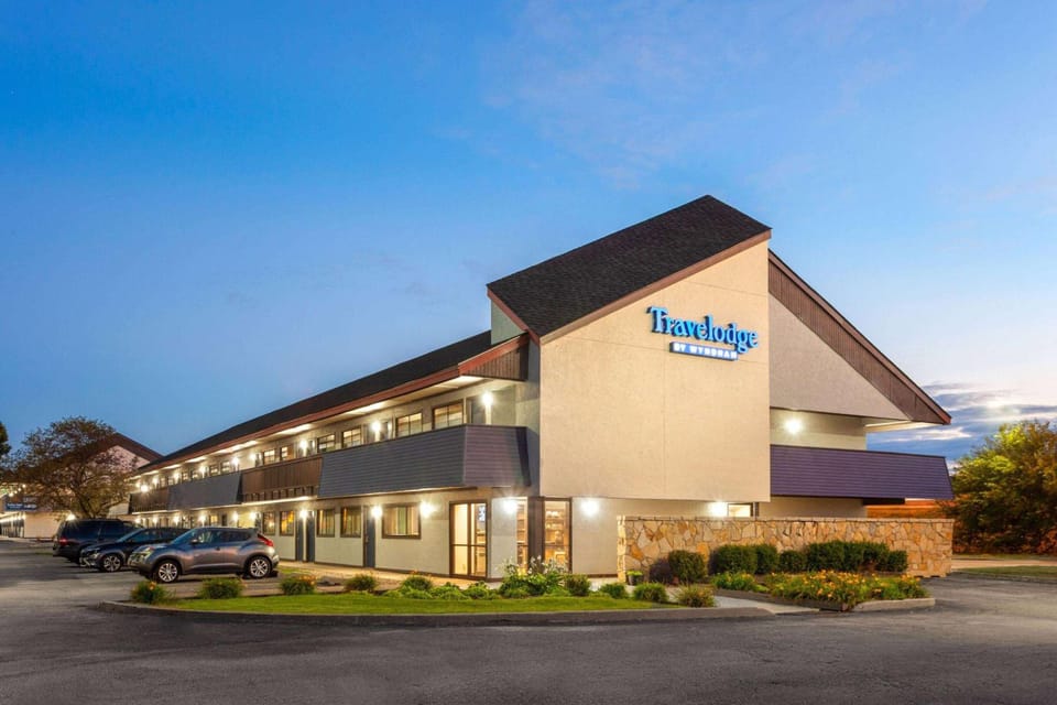 Travelodge by Wyndham Peoria Hotel in Peoria
