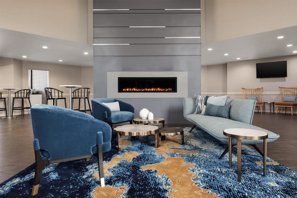 DoubleTree by Hilton Racine Harbourwalk Hotel in Racine