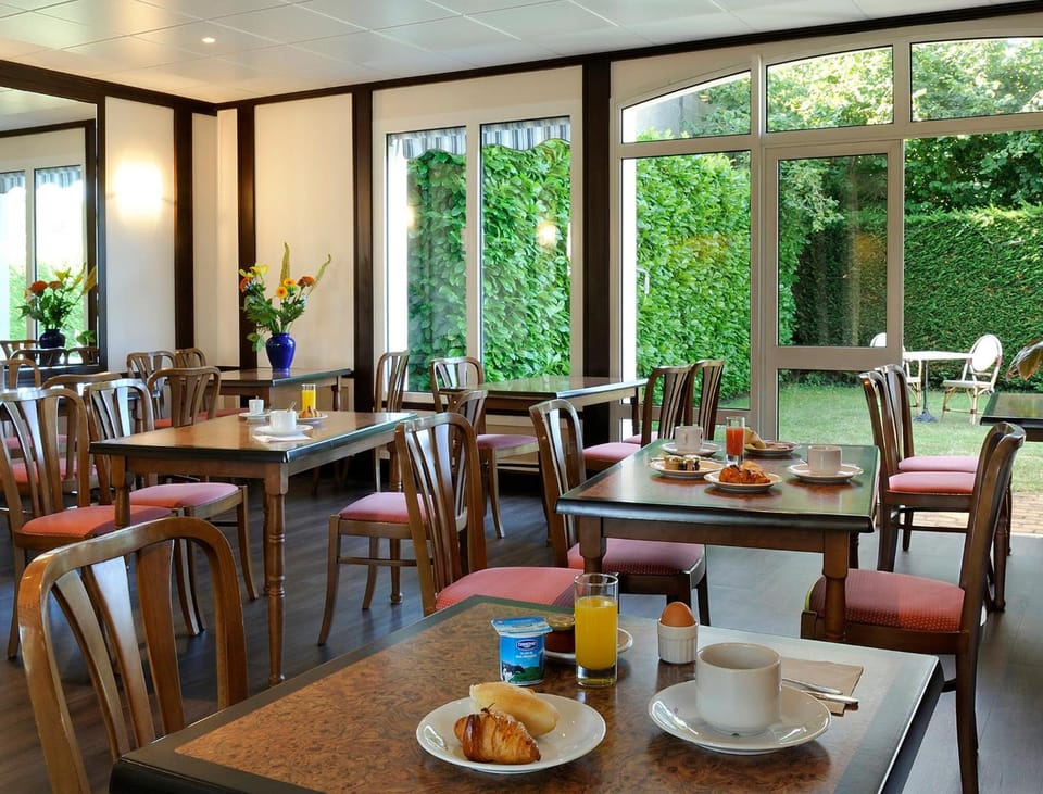 Logis Hotel Restaurant Du Labrador Hotel in Centre-Val de Loire