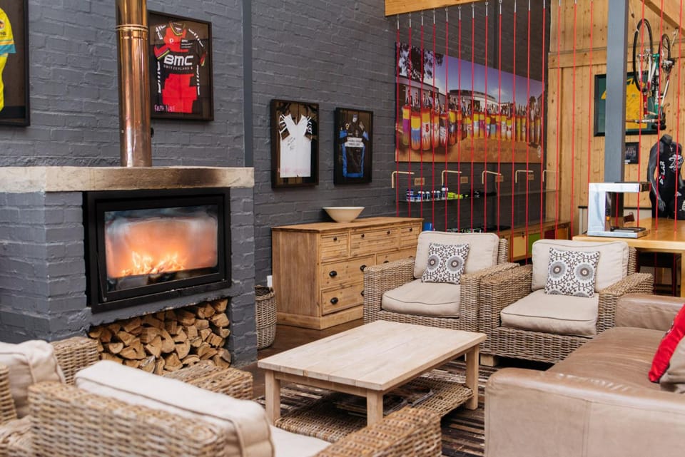 Shared lounge/TV area