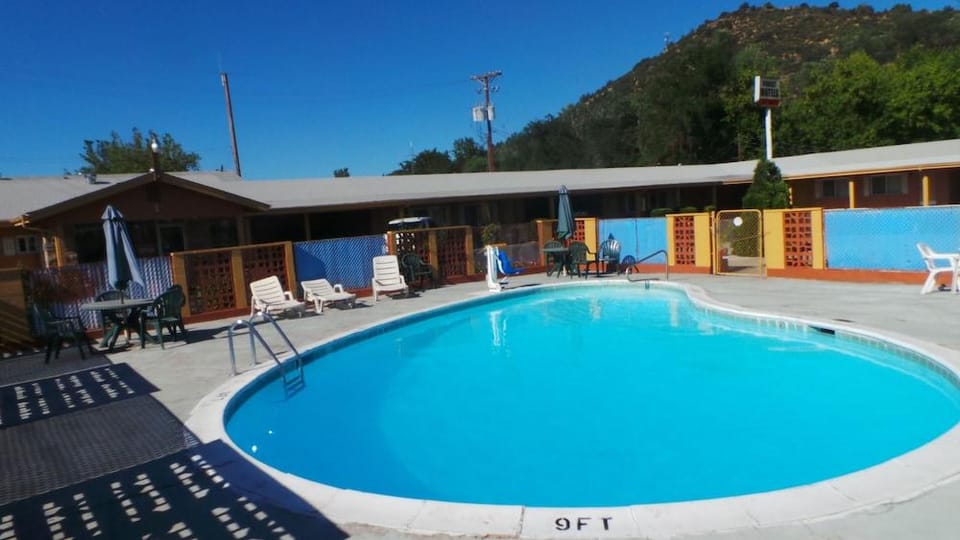 Relax Inn Yreka Motel in Yreka