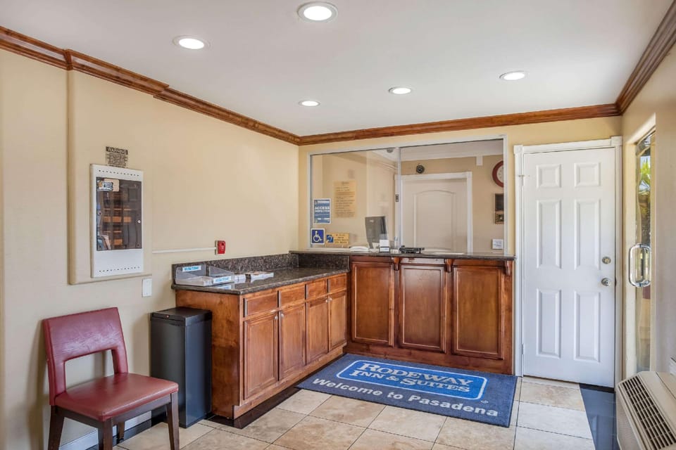 Rodeway Inn & Suites Pasadena Hotel in Pasadena