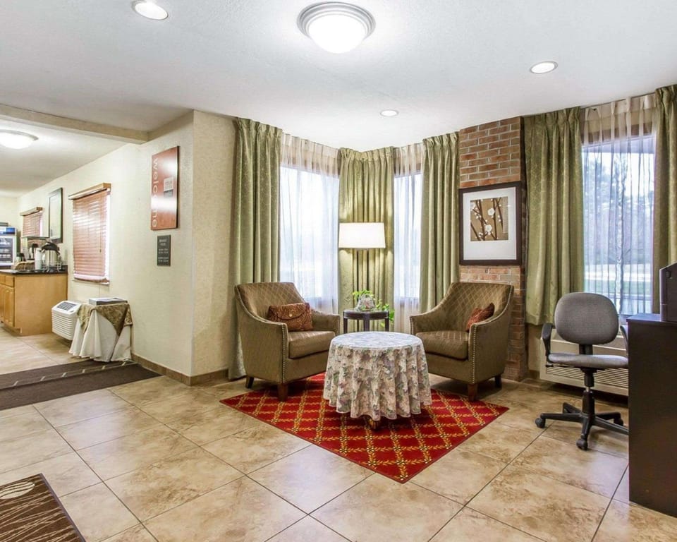 Quality Inn Macomb near University Area Hotel in Illinois