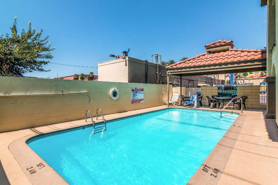 Rodeway Inn Regalodge Hotel in Glendale