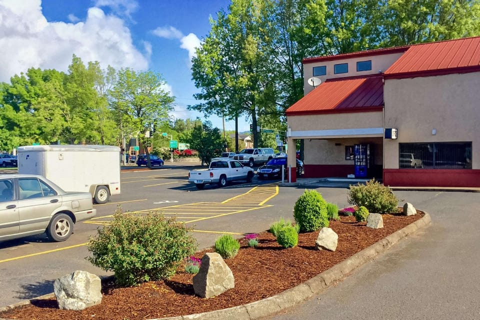 Rodeway Inn Willamette River Hotel in Corvallis