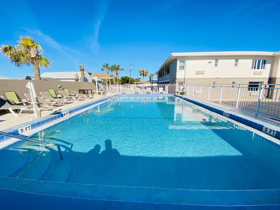 A 1 A Super Inn Motel in Ormond Beach