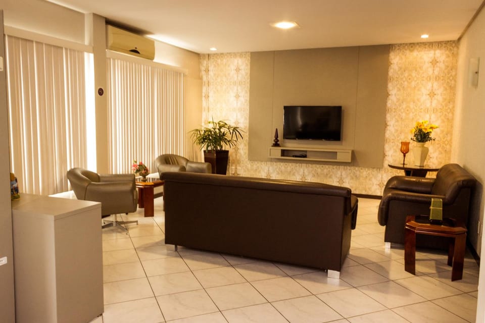 Shared lounge/TV area