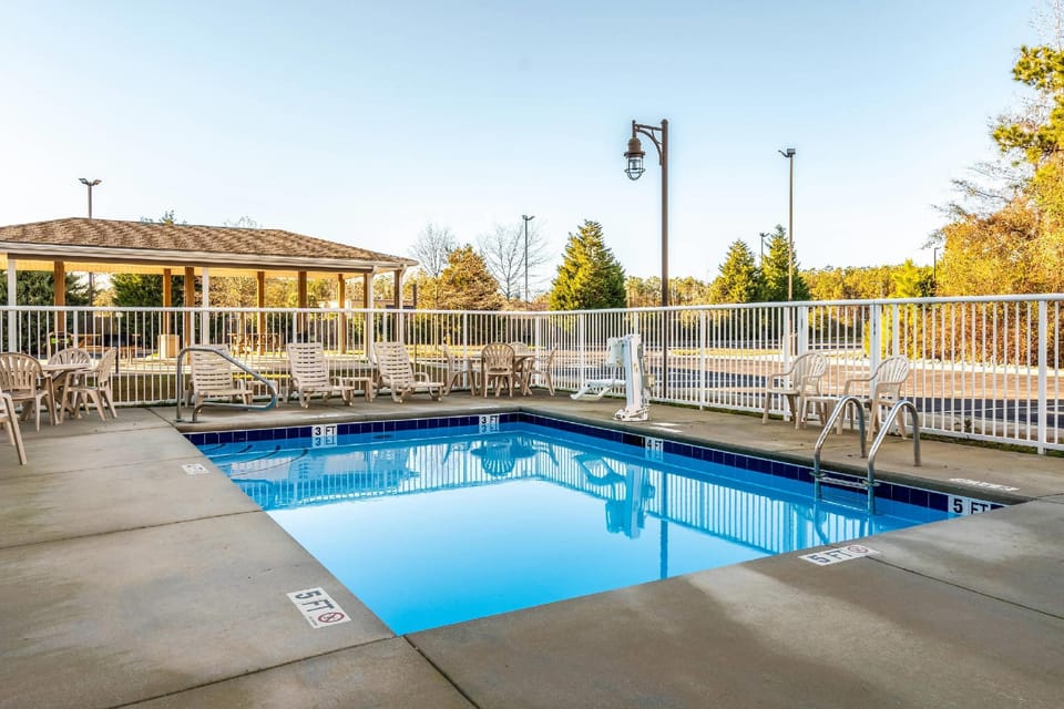 Suburban Studios Near Camp Lejeune Hotel in Jacksonville