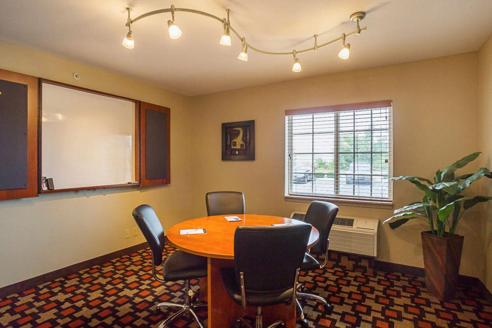 Suburban Studios Clarksville-Louisville North Hotel in Clarksville