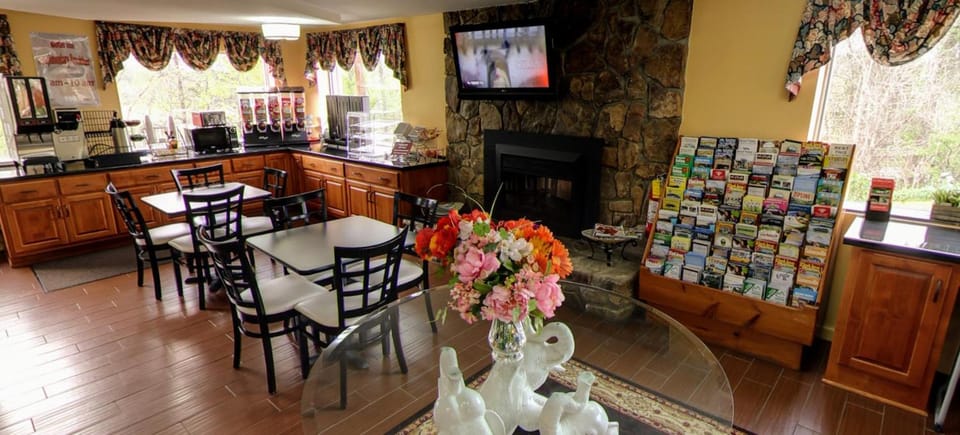 Dahlonega Mountain Inn Hotel in Dahlonega