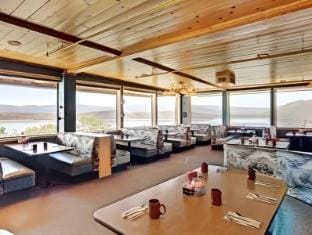 Topaz Lodge Hotel in Sierra Nevada