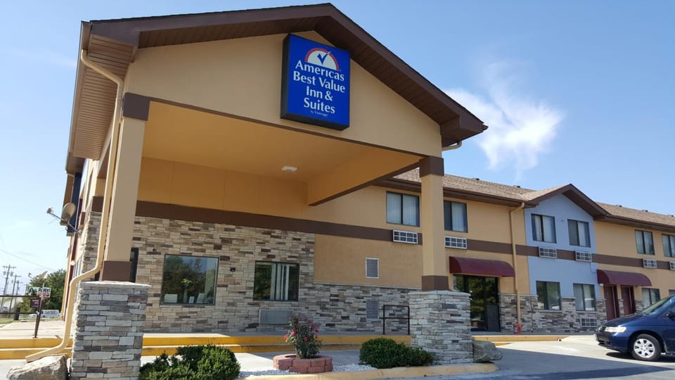 Americas Best Value Inn & Suites Harrisonville Hotel in Ozark Mountains