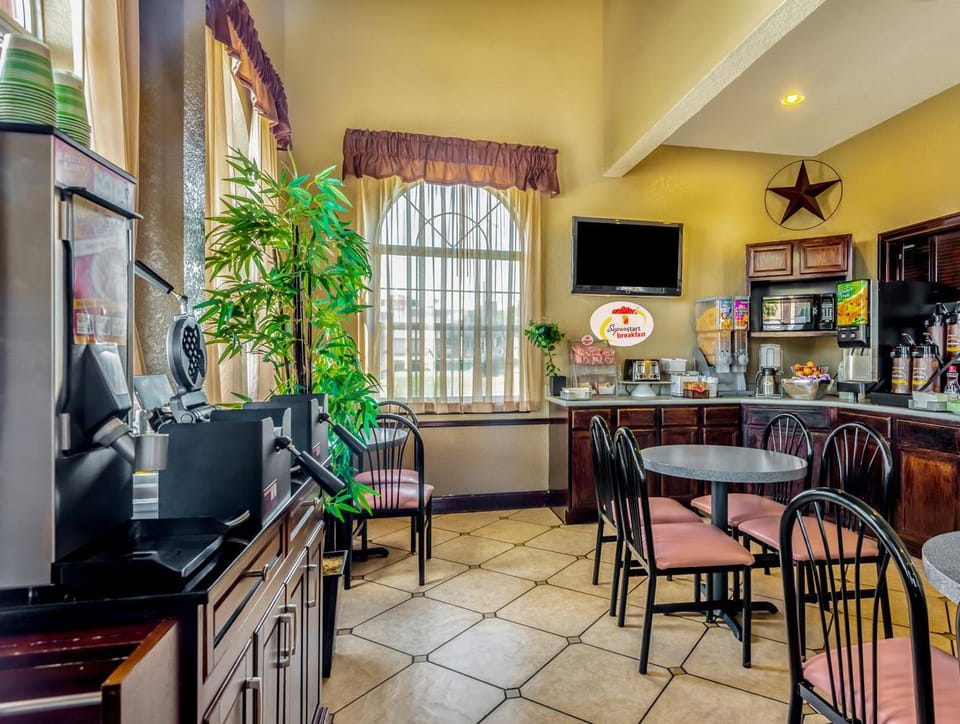 Hill Country Inn & Suites - New Braunfels, Gruene Hotel in New Braunfels