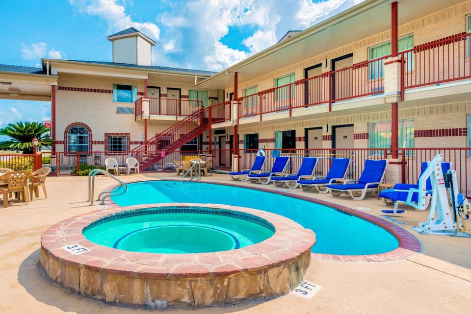 Hill Country Inn & Suites - New Braunfels, Gruene Hotel in New Braunfels