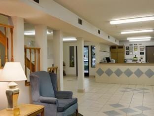 Super 8 by Wyndham Redding Hotel in Redding