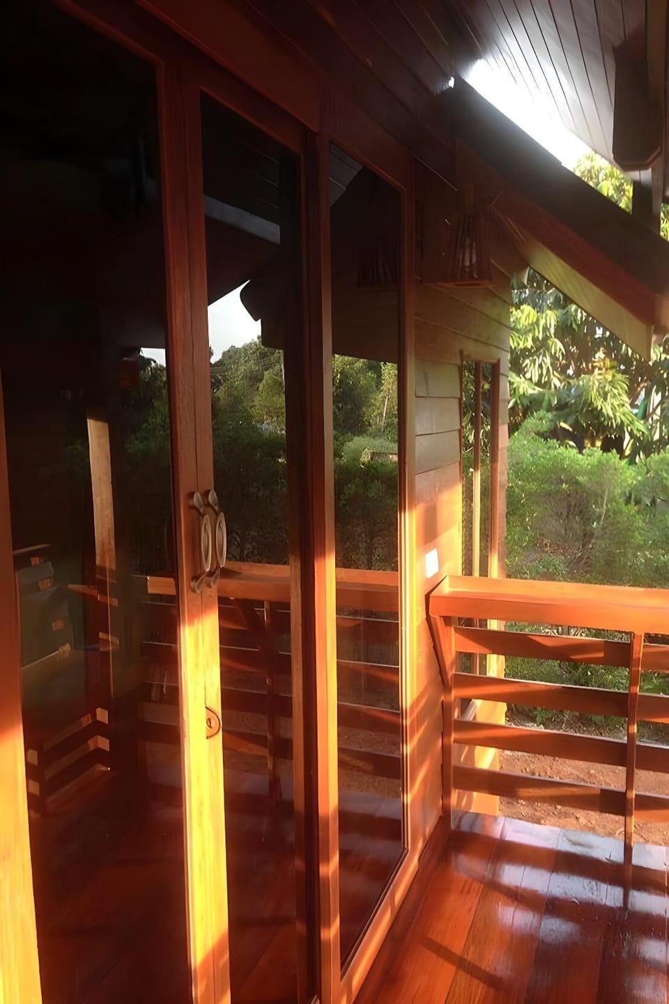 Check In & Chill Out Hotel in Trat Changwat