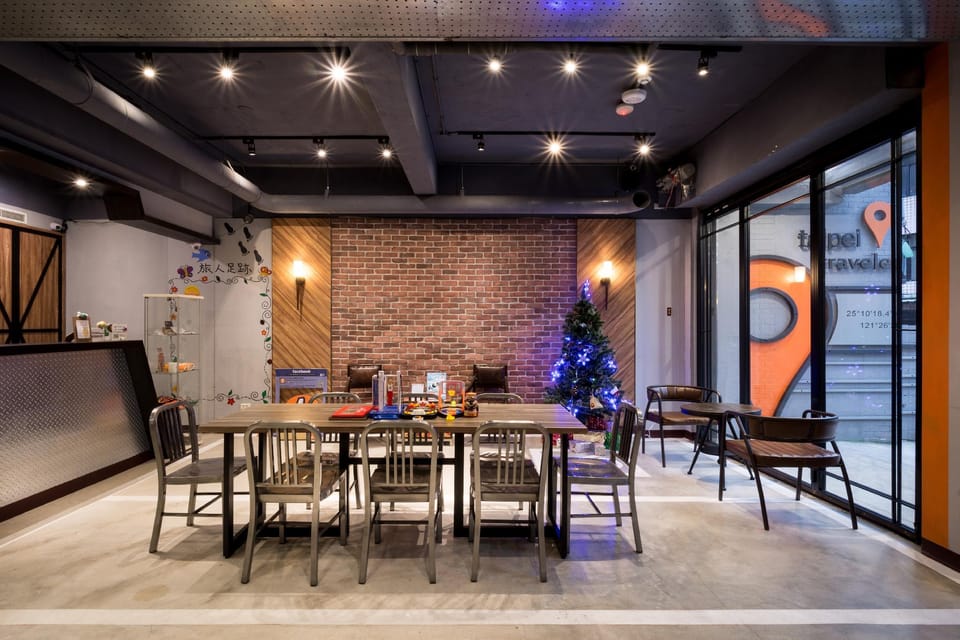 Shared lounge/TV area