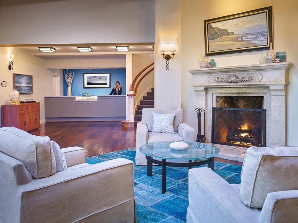 Beach House Half Moon Bay Hotel in El Granada