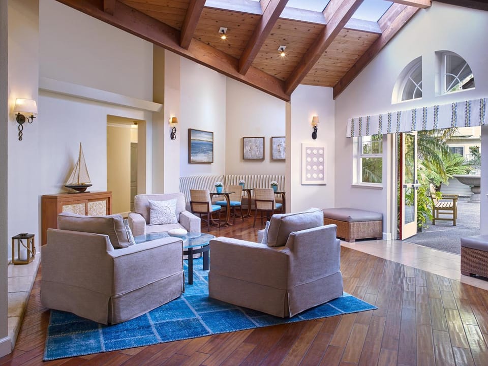 Beach House Half Moon Bay Hotel in El Granada