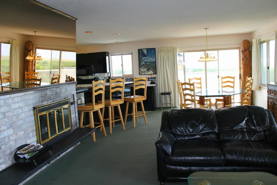 The Polynesian Resort Resort in Ocean Shores
