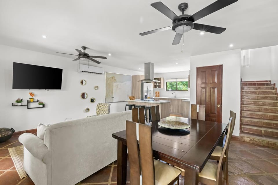 Tropical Gardens Suites and Apartments Apartment hotel in Coco
