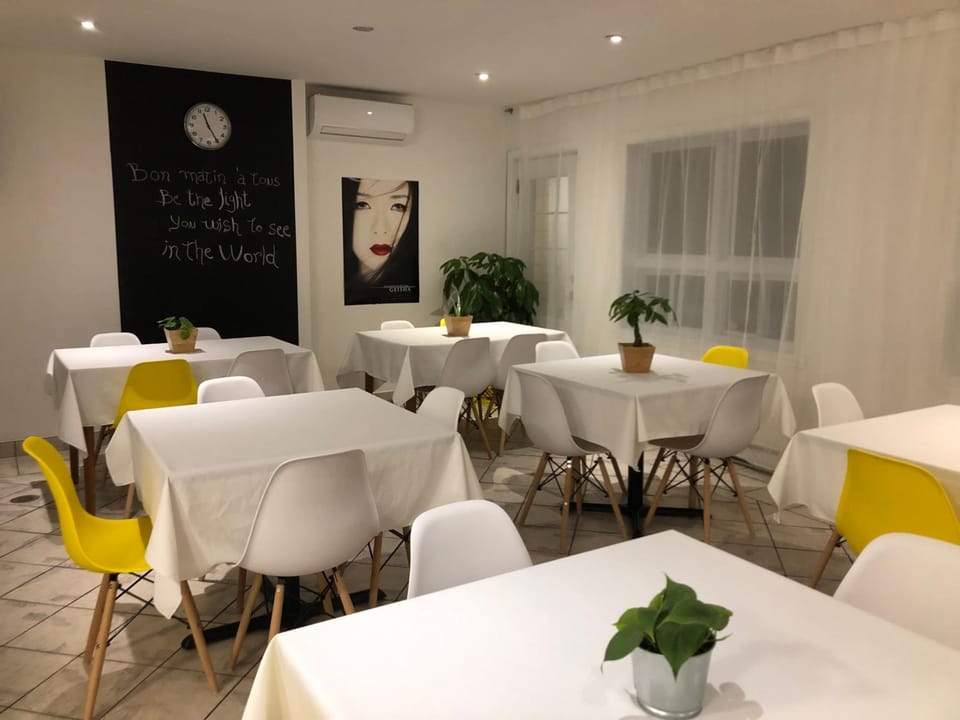 Hotel and Suites Les Laurentides Hotel in Saint-Sauveur