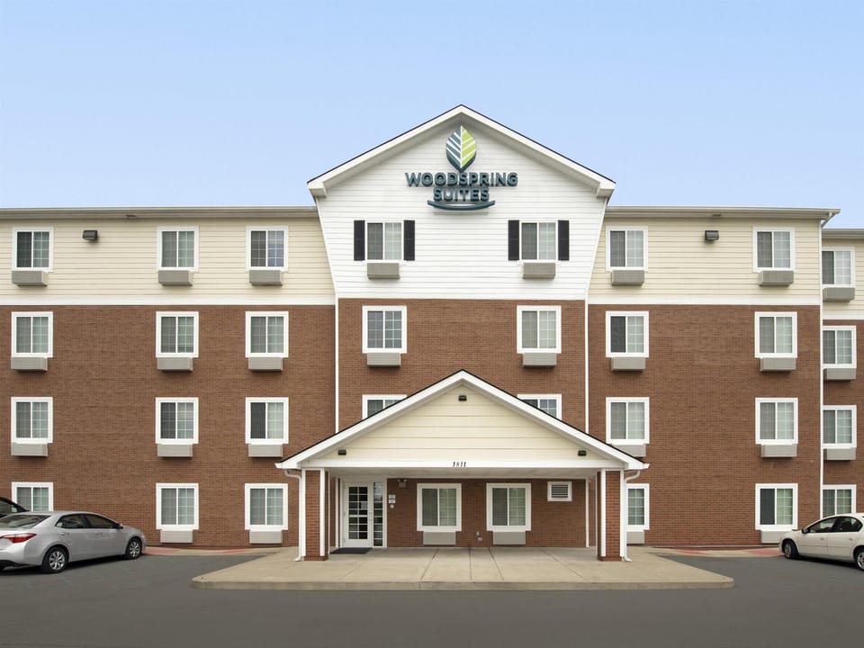 WoodSpring Suites Louisville Clarksville Hotel in Clarksville