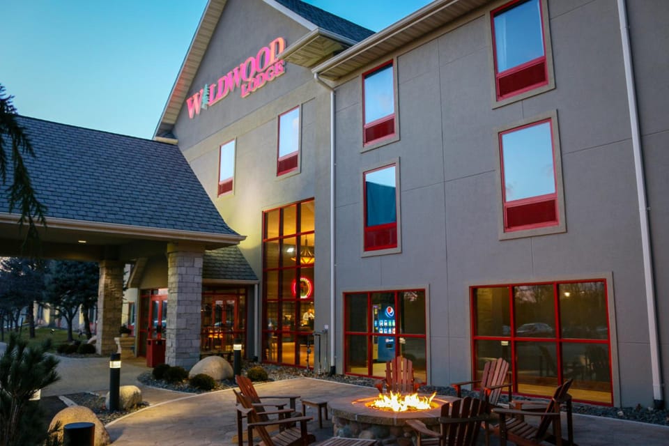 Wildwood Lodge & Suites Hotel in Clive