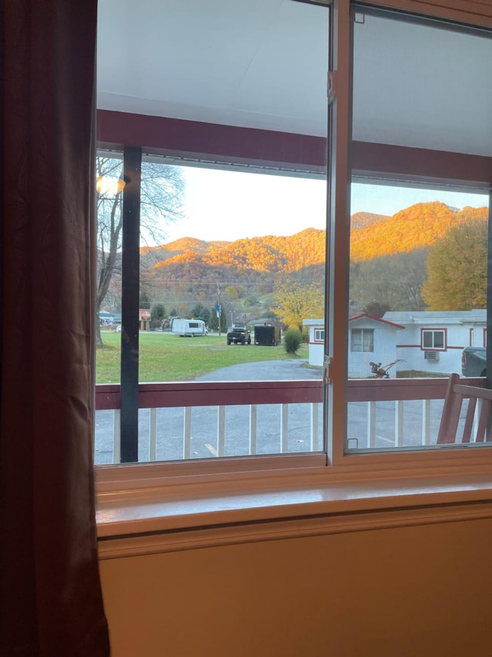 A Holiday Motel - Maggie Valley Motel in Maggie Valley