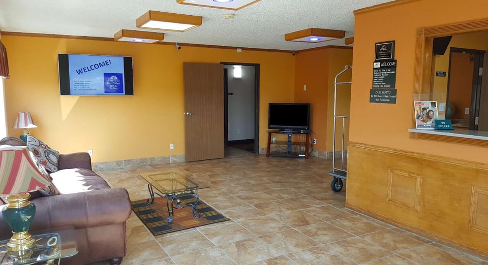 Americas Best Value Inn & Suites Nevada Hotel in Ozark Mountains