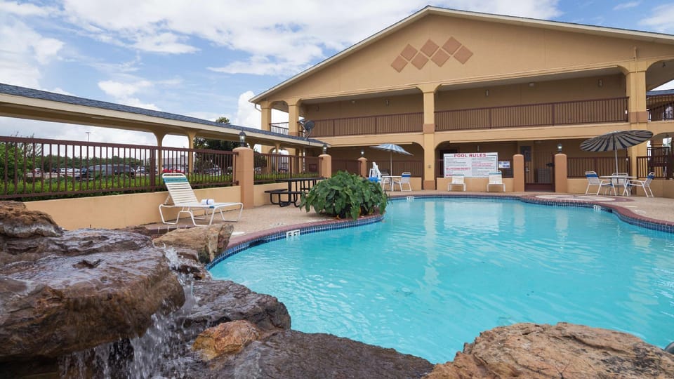 Best Western Angleton Inn Hotel in Alvin