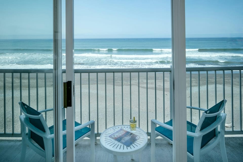 Beachfront Inn Hotel in Harbor