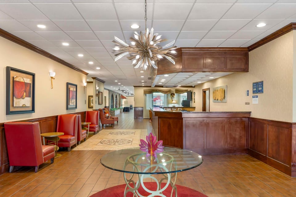 Best Western Plus Burlington Hotel in Burlington
