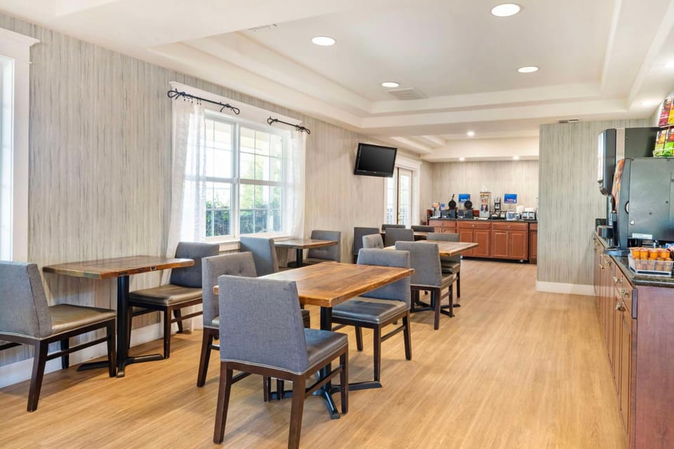 Best Western Cedar Inn & Suites Hotel in Angels Camp