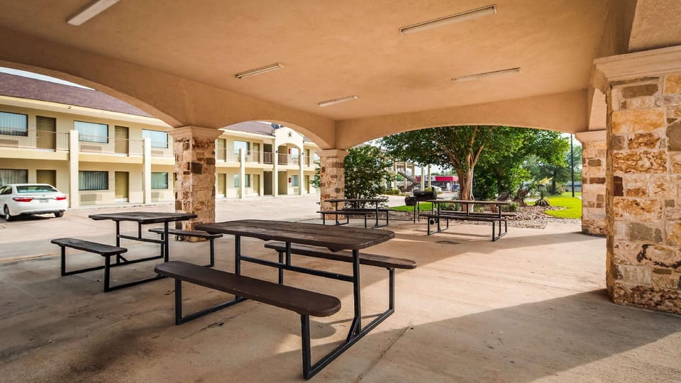 SureStay by Best Western Floresville Hotel in Rio Grande