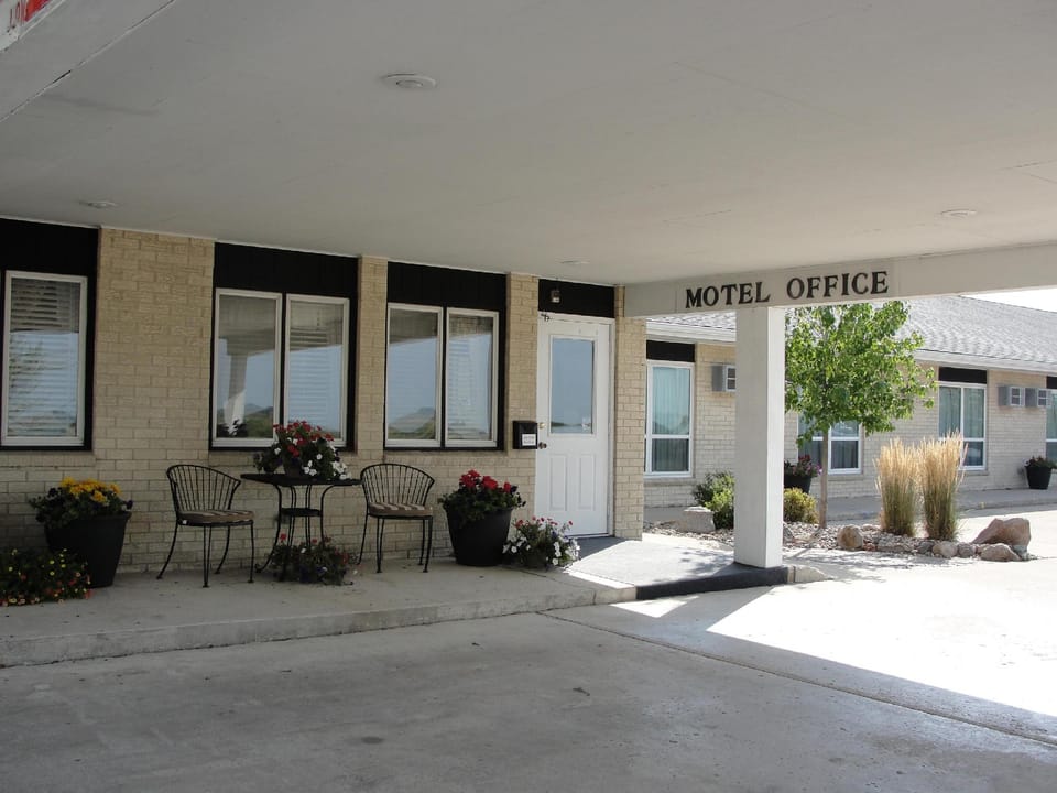 Super 8 By Wyndham Williams Hotel in Iowa
