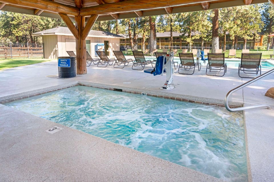 Best Western Ponderosa Lodge Hotel in Sisters