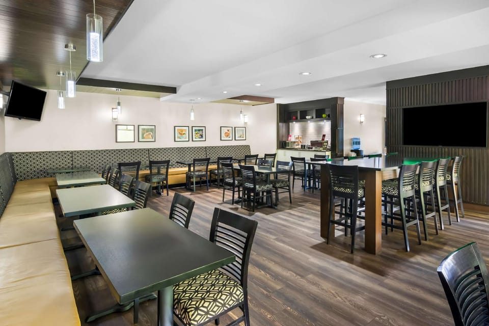 Best Western Plus Osoyoos Hotel & Suites Hotel in Osoyoos