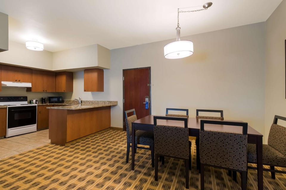 Best Western University Inn & Suites Hotel in Forest Grove