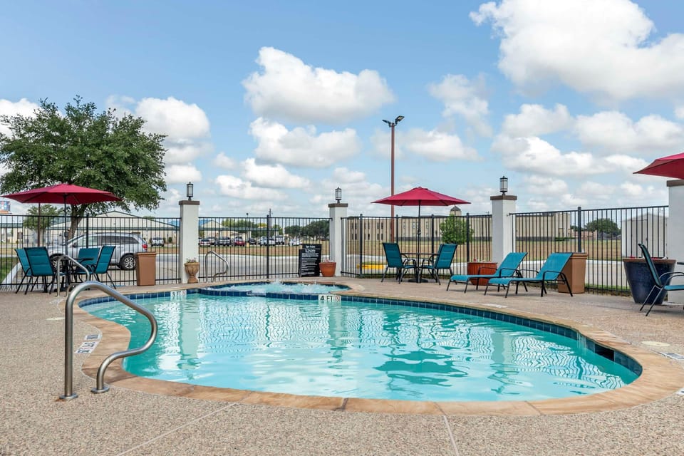 Best Western Plus Victoria Inn & Suites Hotel in Victoria