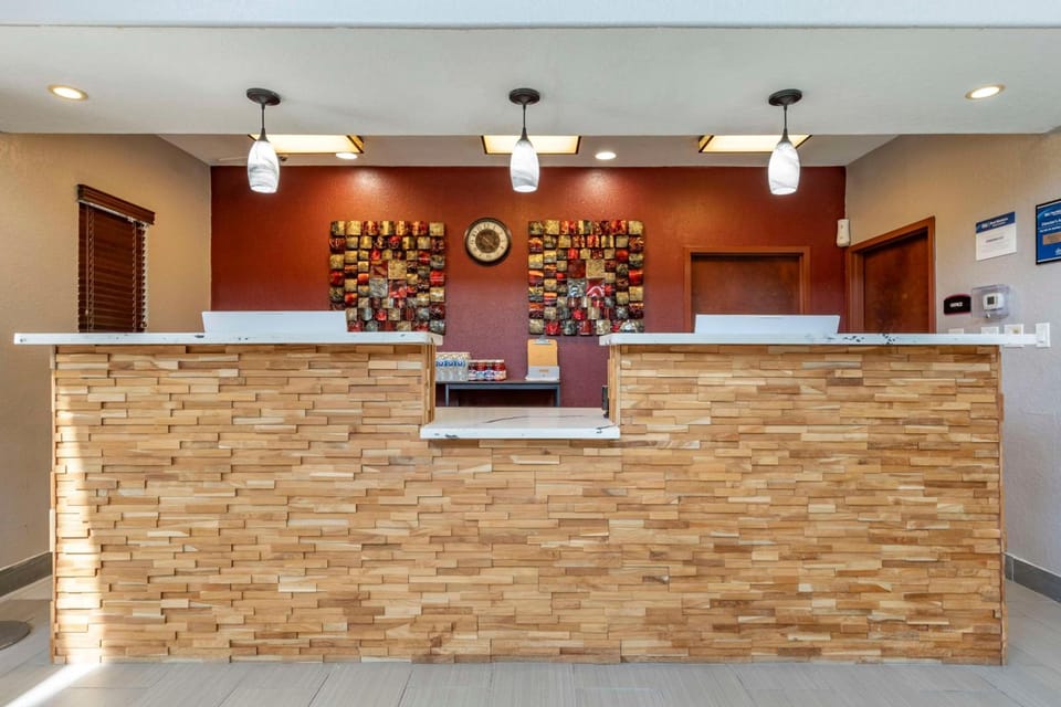 Best Western Plus Victoria Inn & Suites Hotel in Victoria