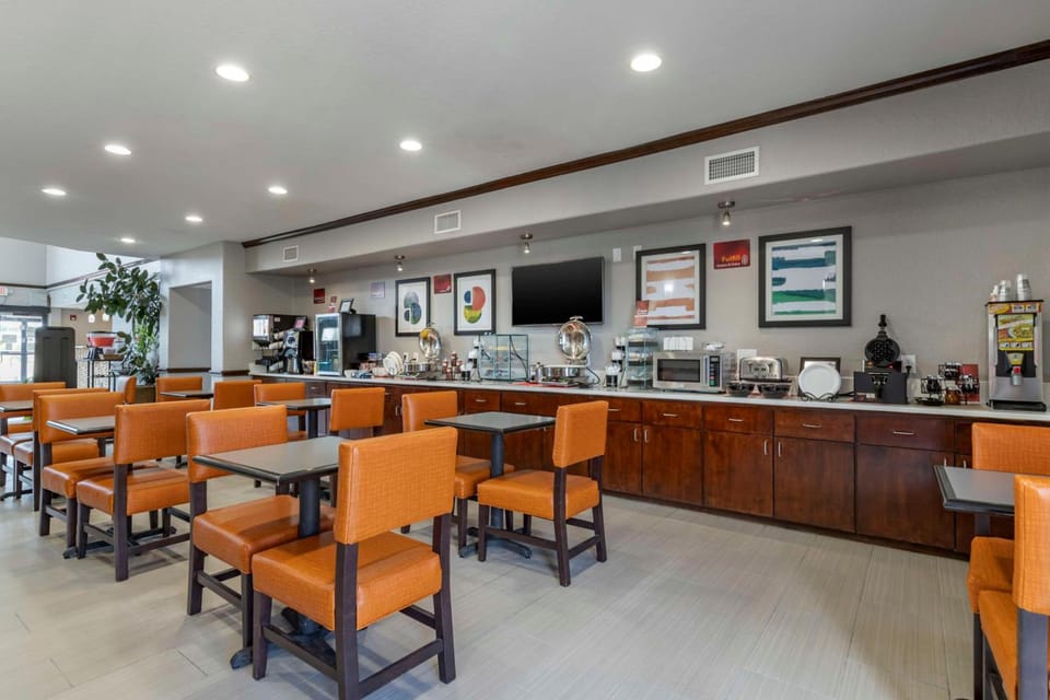 Best Western Plus Victoria Inn & Suites Hotel in Victoria